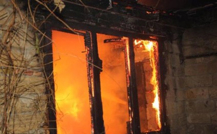 Abşeronda kişi diri-diri yandı