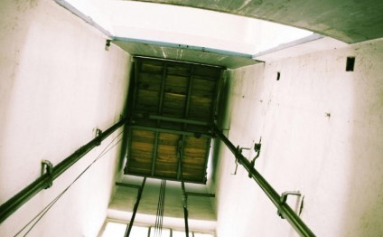 Sumqayıtda yaşayış binasının lifti qırılıb, xəsarət alanlar var – FOTOLAR