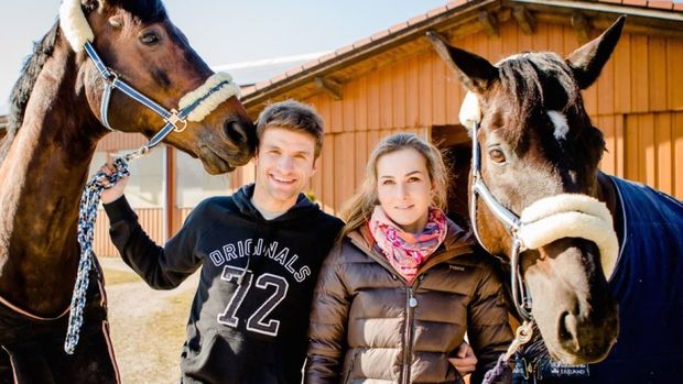 Məşhur futbolçu at kimi hərəkət etdi – VİDEO