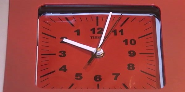 Azərbaycanda tərsinə işləyən saat hazırlandı (VİDEO)