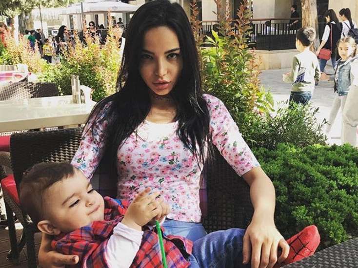 Azərbaycanlı model yataq fotosu paylaşdı - müzakirələrə səbəb oldu + FOTOLAR