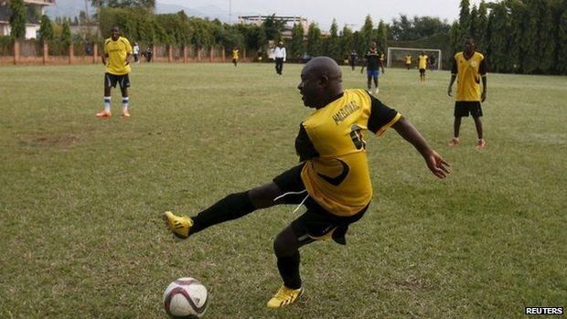 Prezident oyunda yıxıldı, komanda rəsmilərini həbs etdirdi