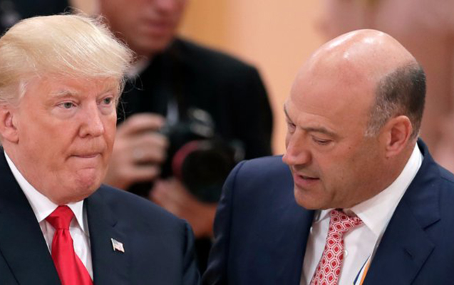 Trampın qərarına etiraz edən müşaviri istefa verdi