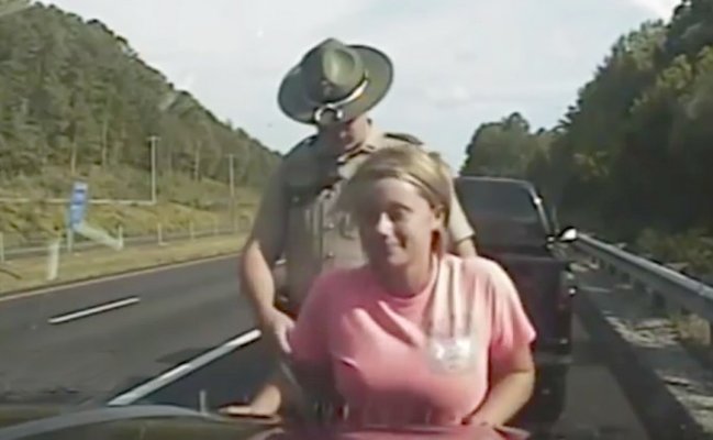 Əxlaqsız yol polisinə qarşı 100 minlik təzminat tələbi - VİDEO