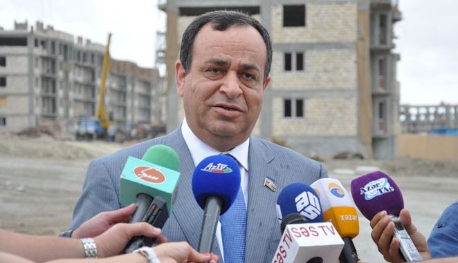 Sabiq deputat vətəndaşın mülkünü özününküləşdirib: “Torpağımızı zəbt edib” – FOTO