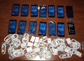 Azərbaycan gömrükçüləri xeyli miqdarda mobil telefon və aksesuarlarını aşkar edib-FOTO