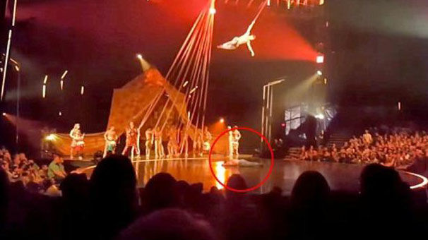 Şou zamanı bədbəxt hadisə: Rəqqas öldü – VİDEO