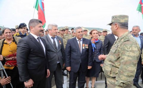 Valideyinlərdən Ali Baş Komandana TƏŞƏKKÜRLƏR - Hərbi hissələrdə yaradılan şəraitə görə - VİDEO