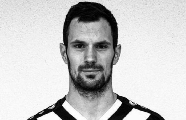 Futbolçu oyun zamanı öldü – VİDEO