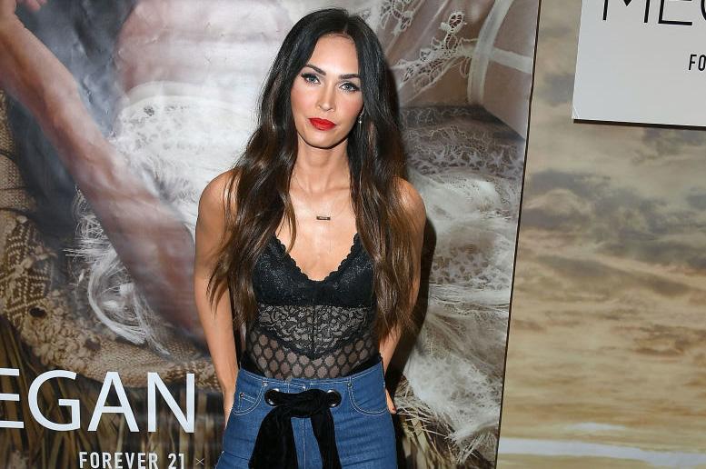 3 uşaq anası olan aktrisadan cəsarətli geyim - fotolar