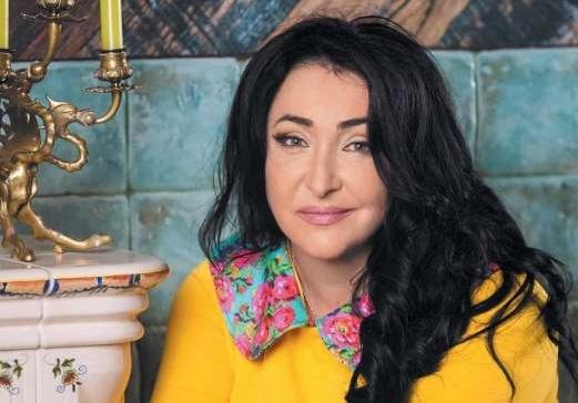 Tanınmış müğənni səhnədən gedir