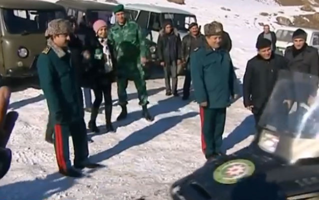 Aytəkin Alxaslı generalın yanında yıxılıb - Hamı bu videodan danışır