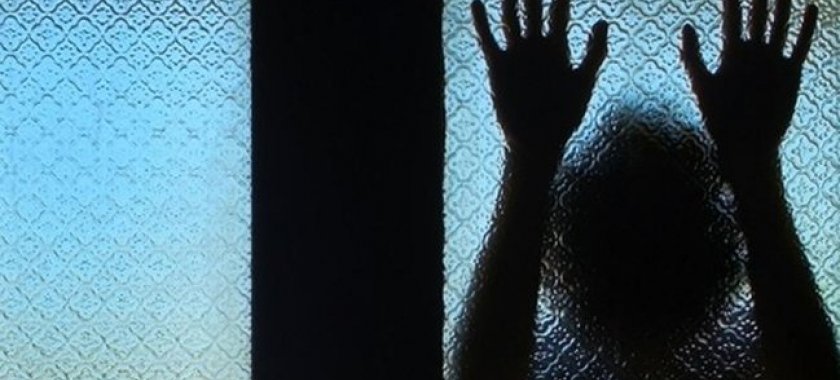 Oğlunun gözü qarşısında 52 yaşlı anasını zorladı və... - Azərbaycanda dəhşətli olay