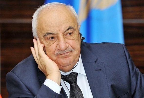 Abid Şərifov bayraq dirəyinin sökülməsinə aydınlıq gətirib