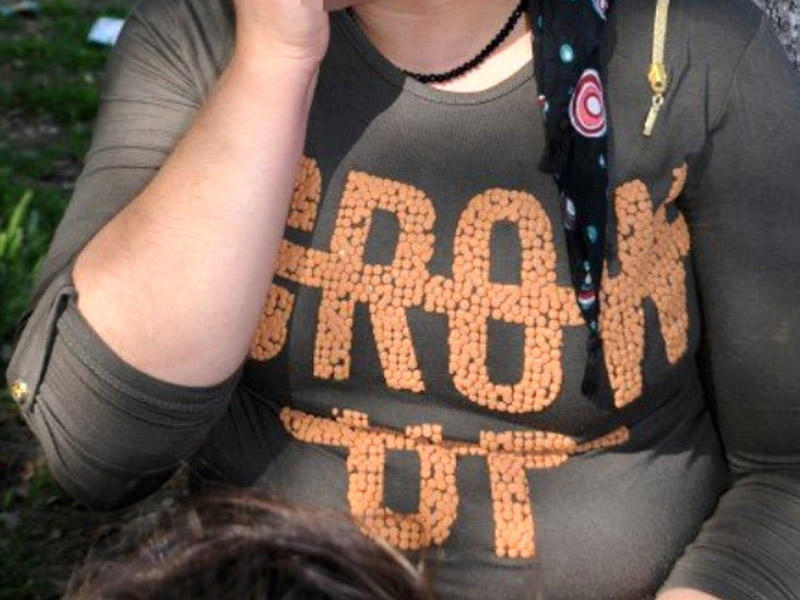 Həbsxanada olan qardaşı arvadını zorladı - Saçımdan tutub, yataq otağına apardı - VİDEO