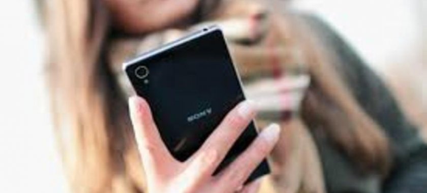 Ər-arvadın bir-birinin telefonuna baxması qadağan olundu