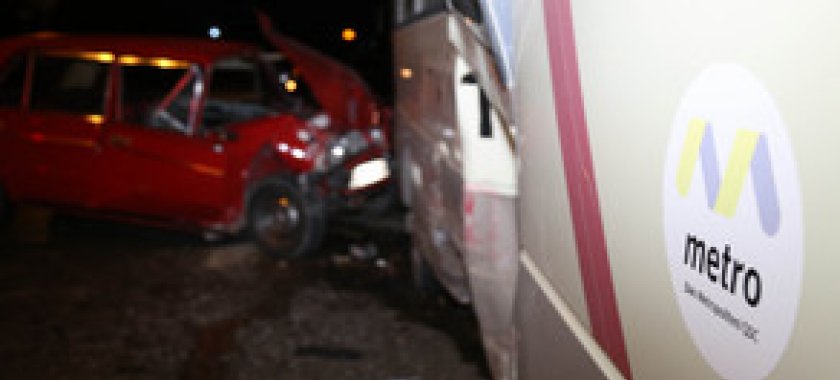 Bakı Metropoliteninə məxsus mikroavtobus qəzaya uğrayıb