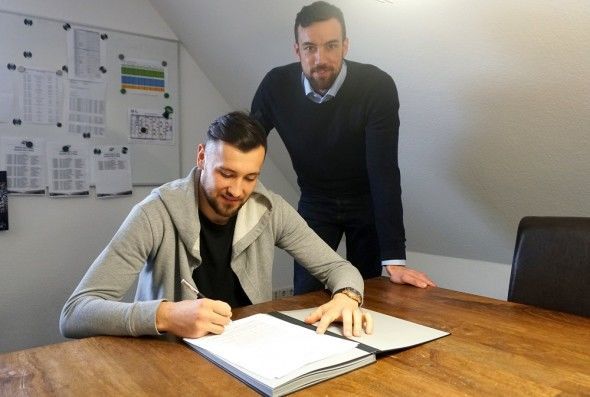 Azərbaycanlı futbolçu Almaniya klubu ilə müqavilə bağladı