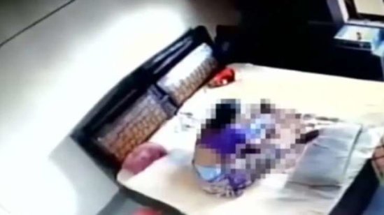 Arvadından şübhələndi, yataq otağına kamera yerləşdirdi - VİDEO