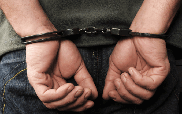 Telefonunu əlindən alıb pul istədilər