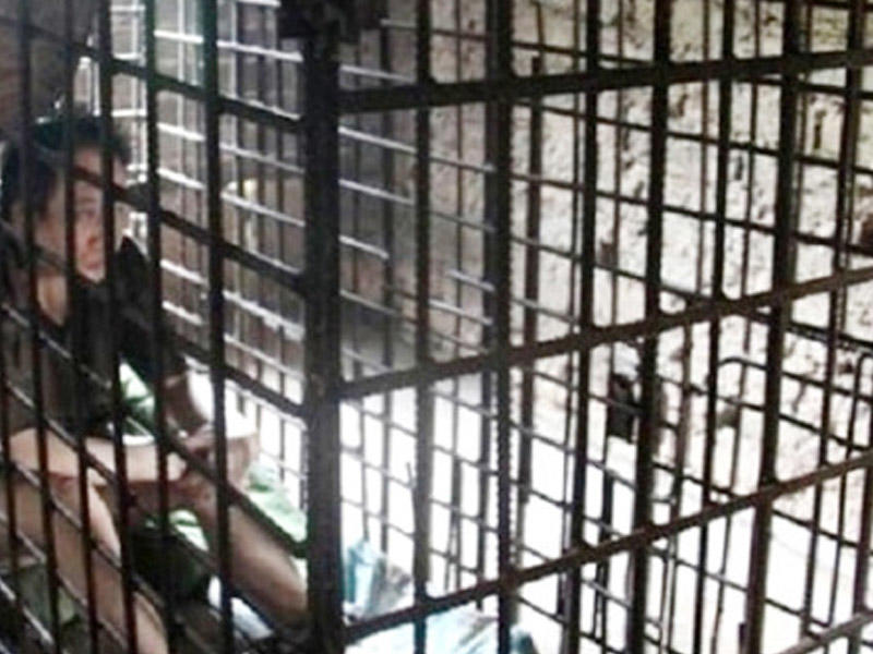 Ata oğlunu 20 ildir 1 metrlik qəfəsdə saxlayırmış - ŞOK OLAYIN ÜSTÜ AÇILDI - VİDEO