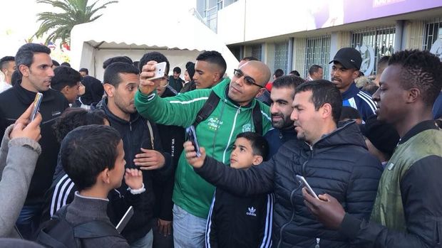 Rafael Ağayev ərəb pərəstişkarlarının əhatəsində – VİDEO