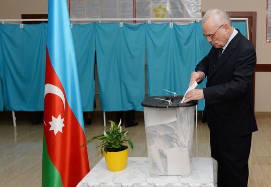 Artur Rasi-zadə səsvermədə iştirak edib