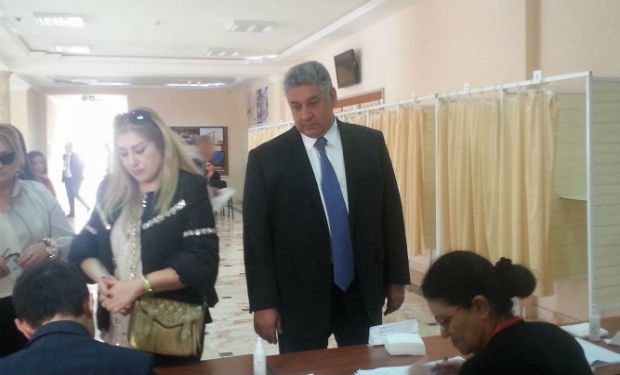 Azad Rəhimov səs verdi