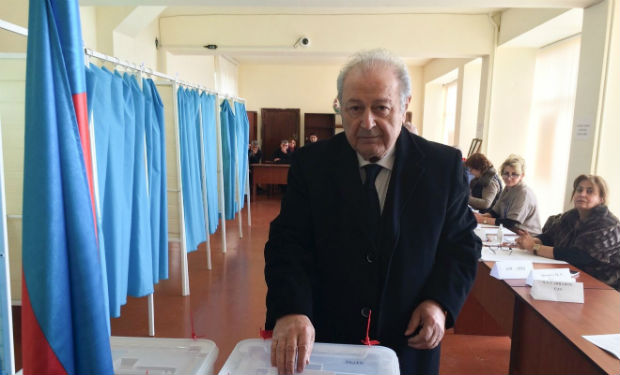 Eks- prezident səs verdi