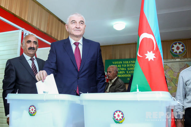 Məzahir Pənahov səs verib