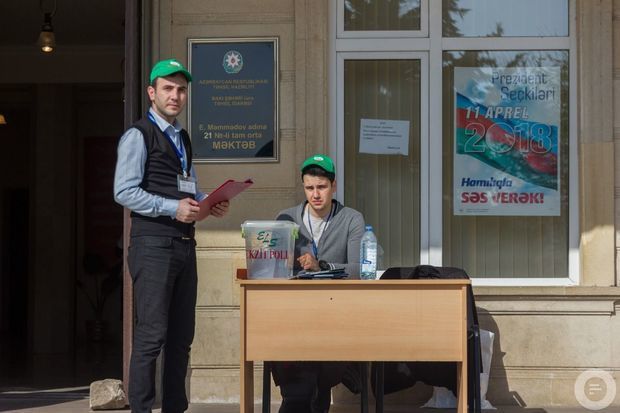 Gənc seçki məntəqəsində sürprizlə qarşılaşdı - FOTO