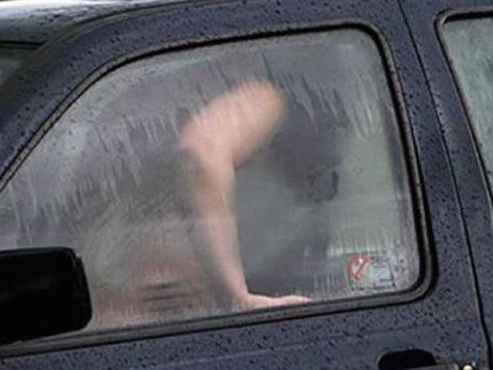 28 yaşlı məşhur avtoparkda oğlanla cinsi əlaqədə olarkən tutuldu - FOTO