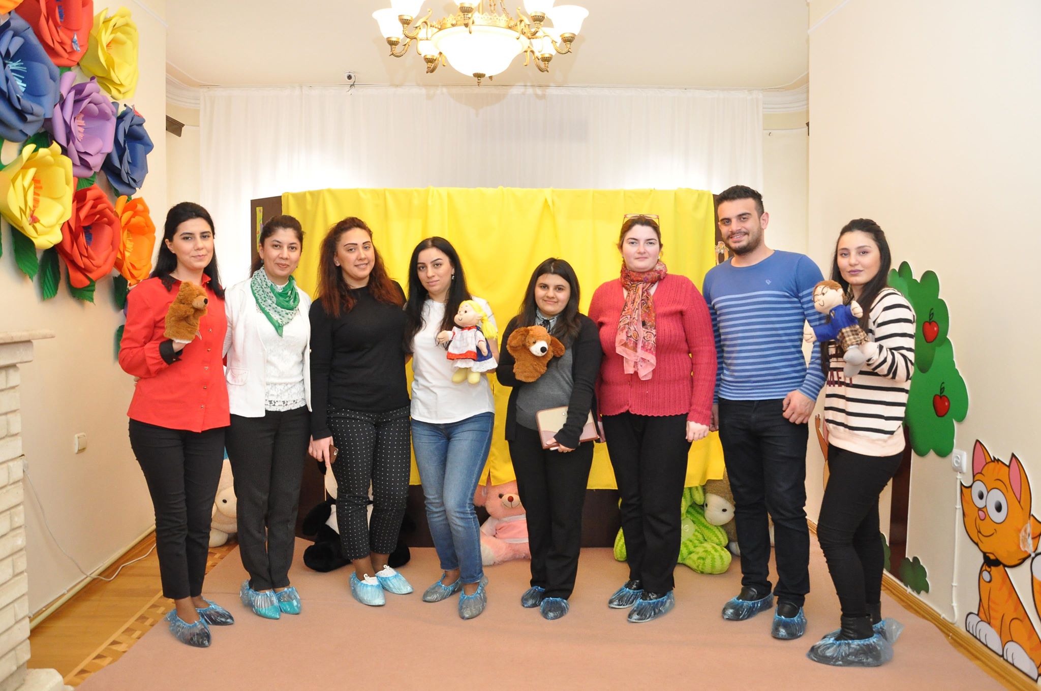 Əziz bağçada “Ana məni bağışla” tamaşası