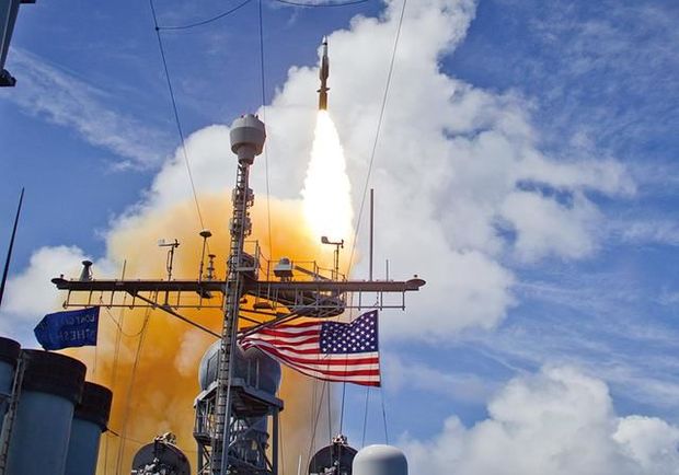 Suriyaya raket zərbələrinin görüntüləri yayıldı – VİDEO