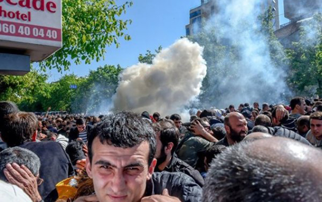 İrəvanda etirazçılar polisin “dur” əmrinə tabe olmadı - Canlı yayım