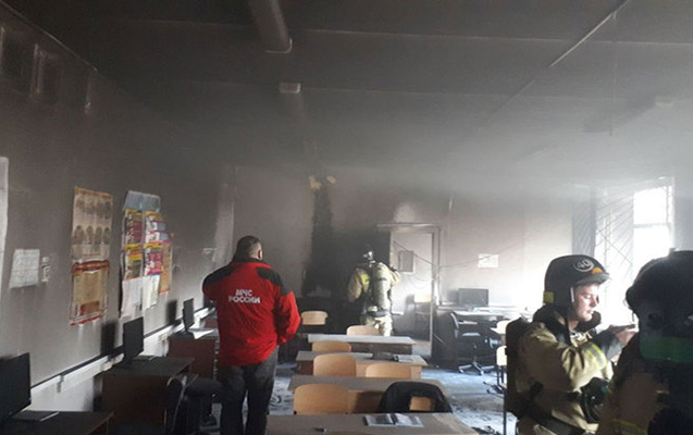 Sinif yoldaşları, müəllimini, sonra özünü bıçaqladı -  dəhşət+Video