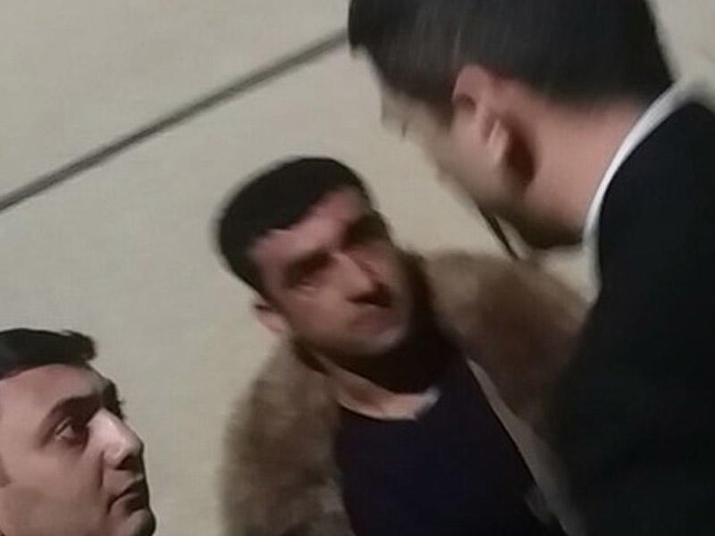 Bakıda supermarketdə çörək oğurlayanı döydülər - VİDEO