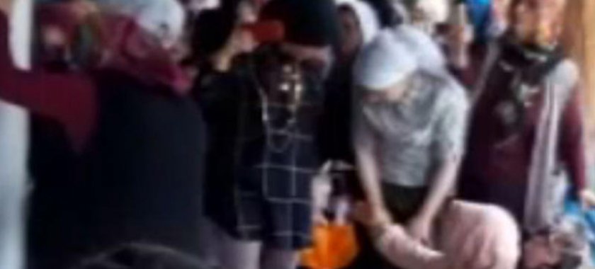 Toy evində DƏHŞƏT: Taxta eyvan çökdü... - VİDEO