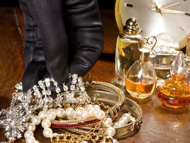 Bakıda evdən 20 min manatlıq qızıl oğurlanıb