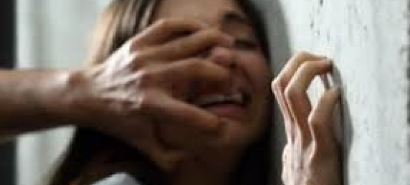 Süpürgəçi ilə intim əlaqədə olub onu şantaj edən müəllimin FOTOSU