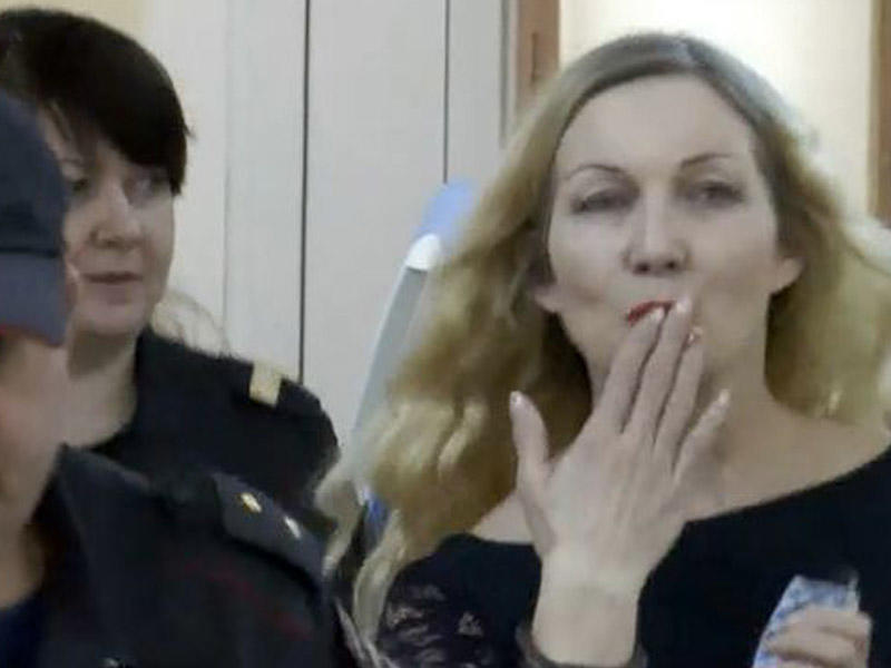 Qadın sərxoş ərini kişilikdən məhrum etdi, məhkəmədə öpüş göndərdi - FOTO