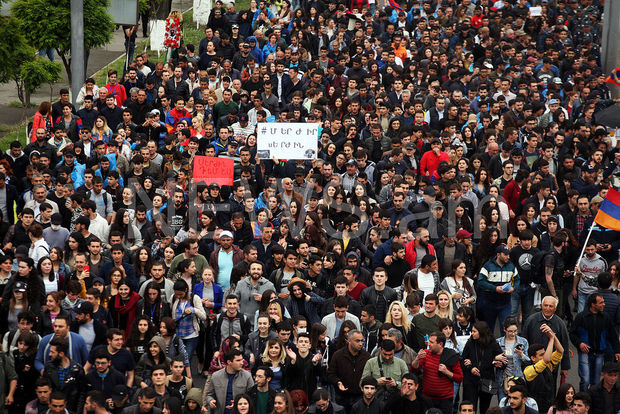 Etiraz dalğası Ermənistanın daha bir şəhərinə yol tapdı