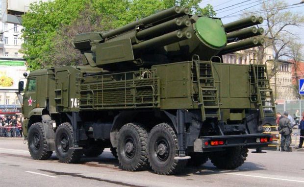 Tanklar və raket kompleksləri Moskvaya yeridildi