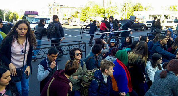 Yerevanda tələbələr dərsləri boykot edir - VİDEO