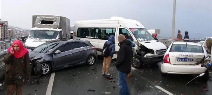 Zəncirvari qəza: 22 nəfər yaralandı