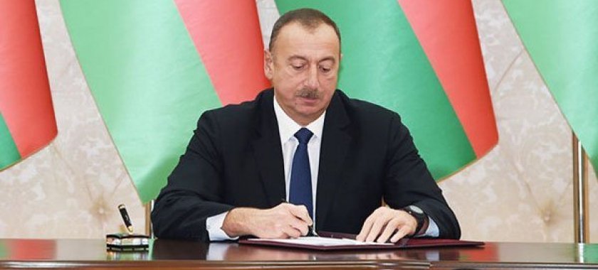 İlham Əliyev bir qrup şəxsə fəxri adlar verdi