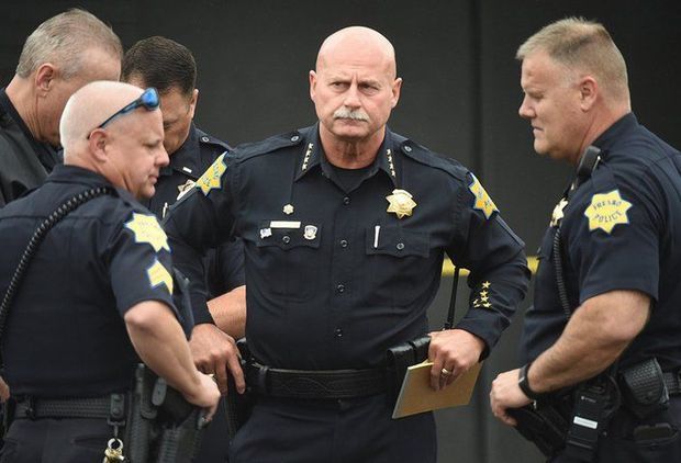 ABŞ polisi qaradərili qadını soyundurdu – VİDEO