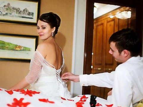 Bu şəhərdə evlənənlərin gərdək gecəsi qonaqların yanında olur - FOTO