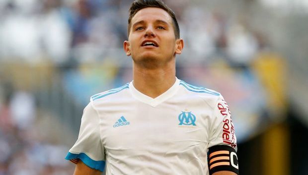 Fransalı futbolçu əli ilə qol vurdu – VİDEO