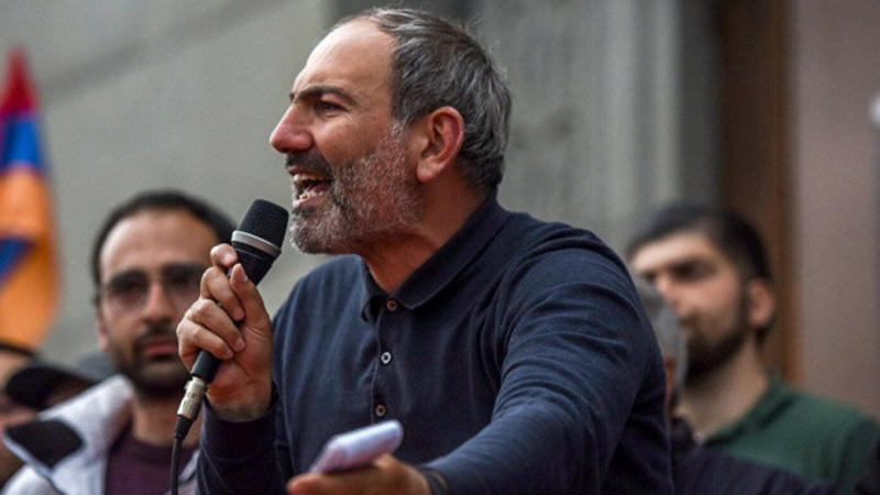 Rusiyalı deputatlar Ermənistandakı etirazçıların lideri ilə görüşəcək